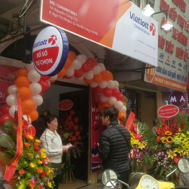 Vietlott khai trương các điểm bán vé xổ số điện toán Mega 6/45 ở Hà Nội Vietlott khai truong cac diem ban ve xo so dien toan Mega 6/45 o Ha Noi